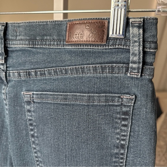 Lee Women’s Size 14 Short Classic Fit Straight Leg Jeans - Picture 10 of 12